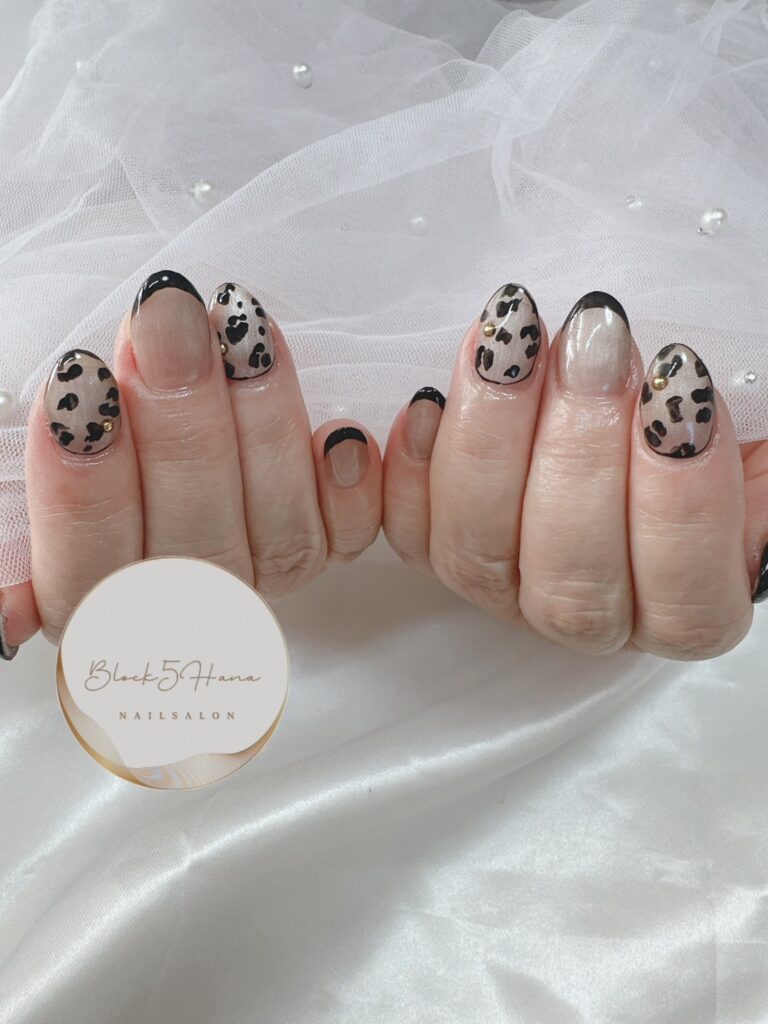 Nail No.2477【白×黒のレオパードネイル】