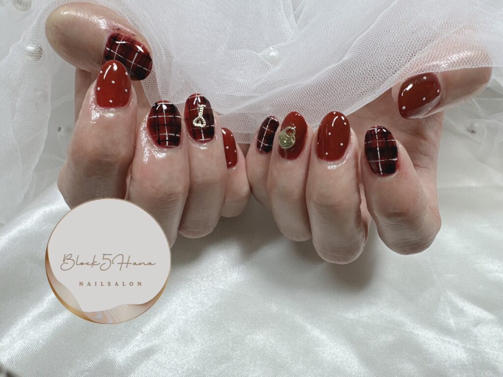 Nail No.2529【秋冬を可愛く過ごす赤チェックネイル】