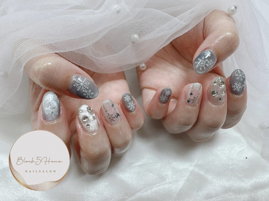 Nail No.2579【クリアベースの抜け感☆雪の結晶ネイル】