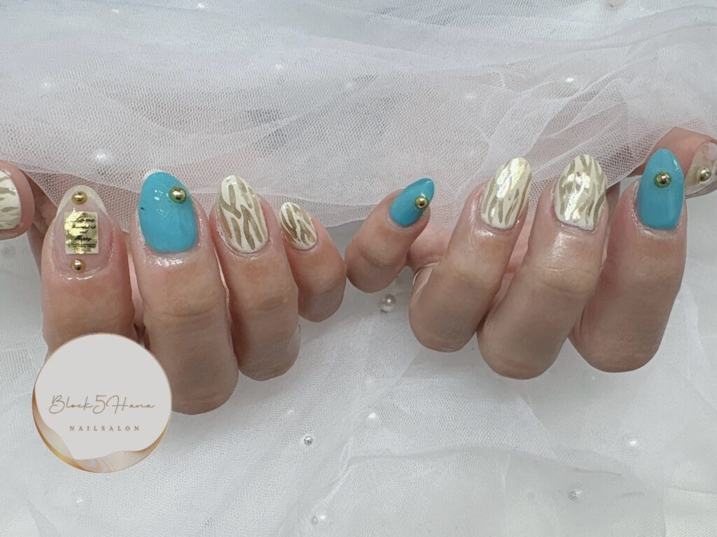 Nail No.2889【ブルー×ゴールドを使ったゼブラ柄】