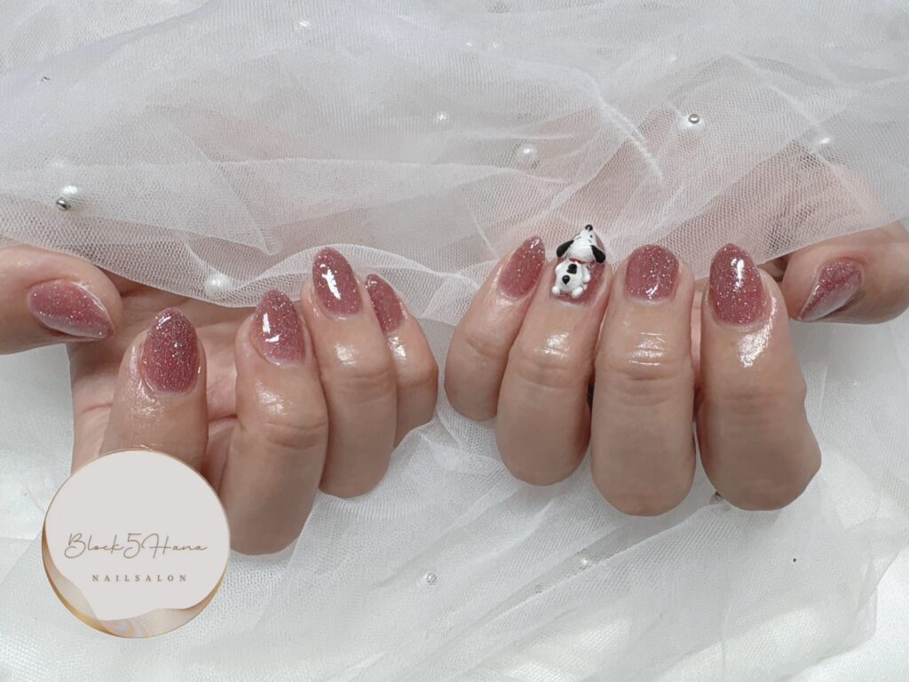 Nail No.2890【シンプルベースカラーの3Dスヌーピーネイル】