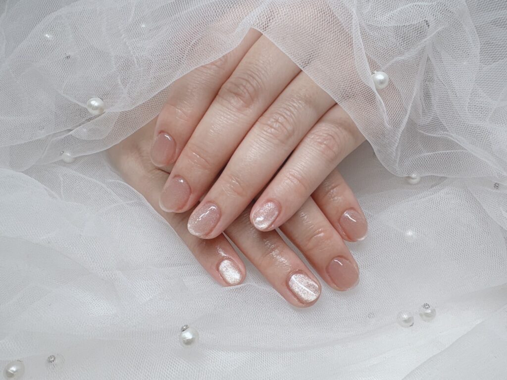 Nail No.2929【ナチュラルカラーと繊細なきらめきのマグネット】