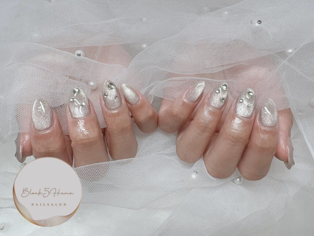 Nail No.2932【シルバーラメのマグネットネイル】