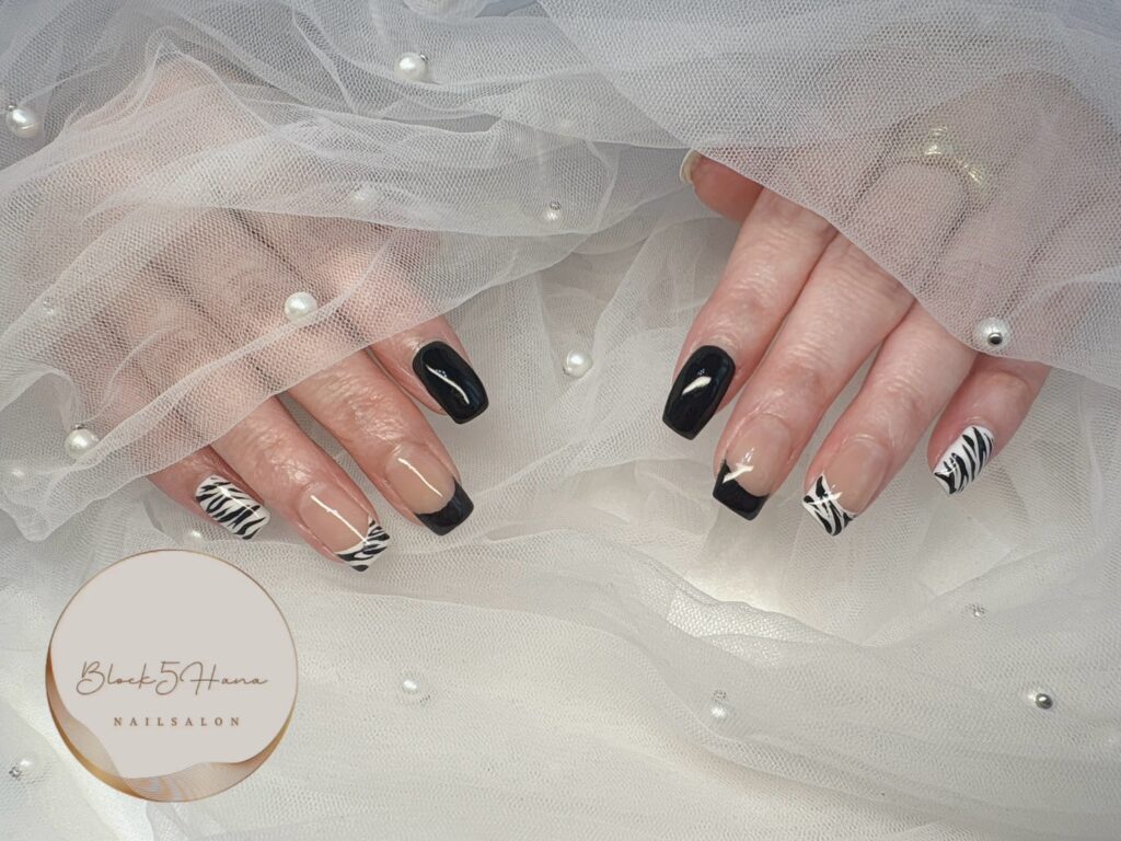 Nail No.3067【ゼブラ柄フレンチ】
