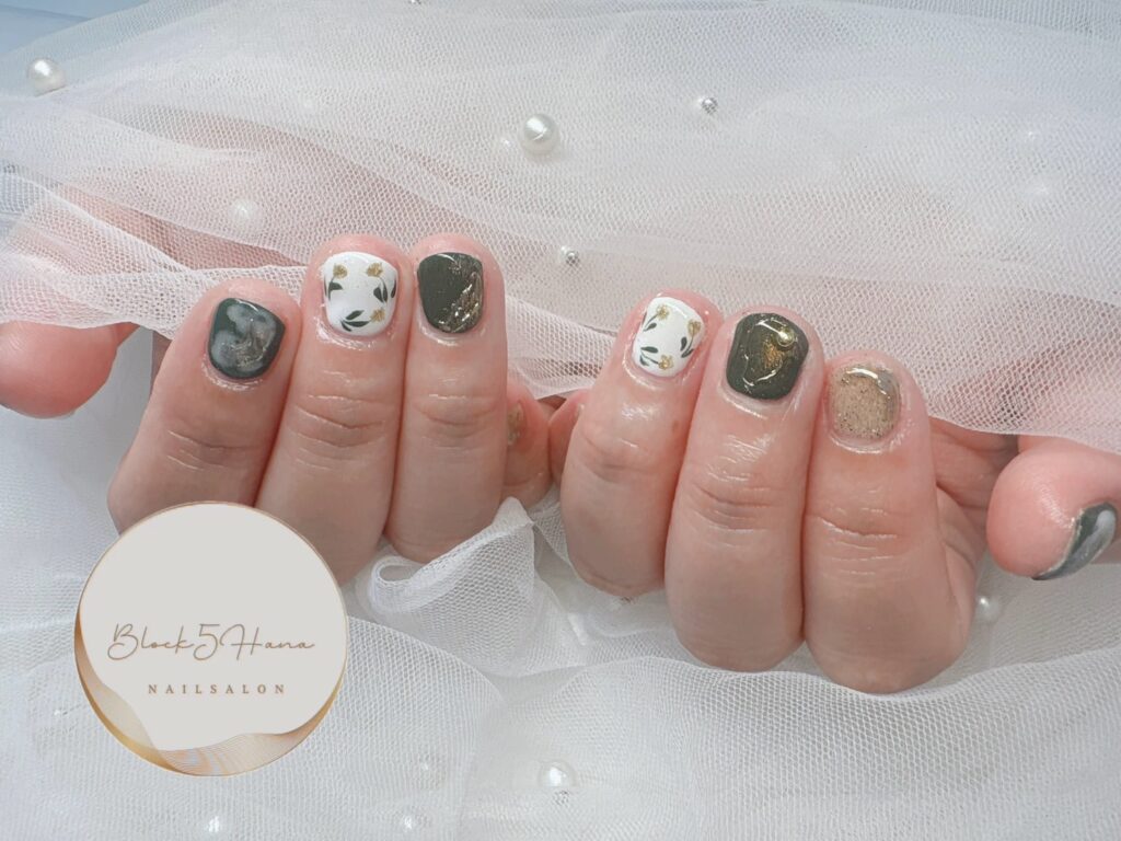 Nail No.3127【ミラーワンポイントの陶器ネイル】