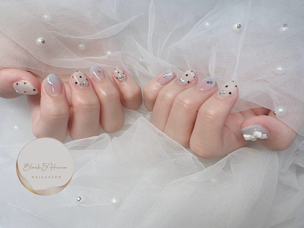 Nail No.3144【水玉模様×淡色カラーグラデーション】