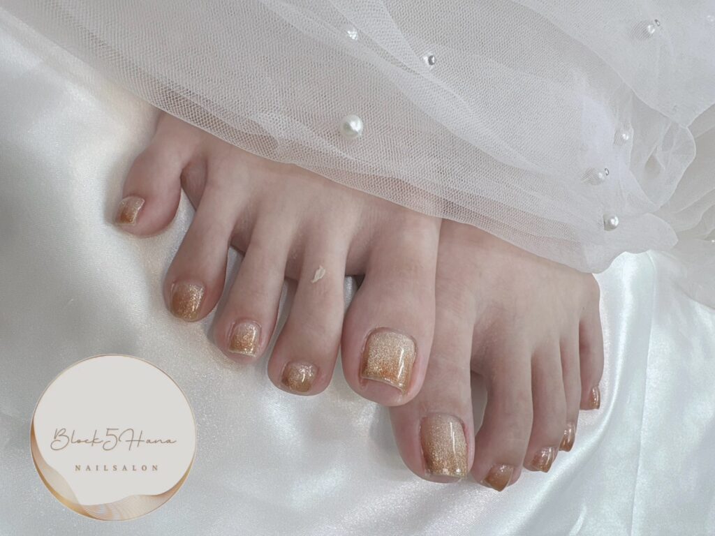 Nail No.3168【大人ゴールドのフットネイル】