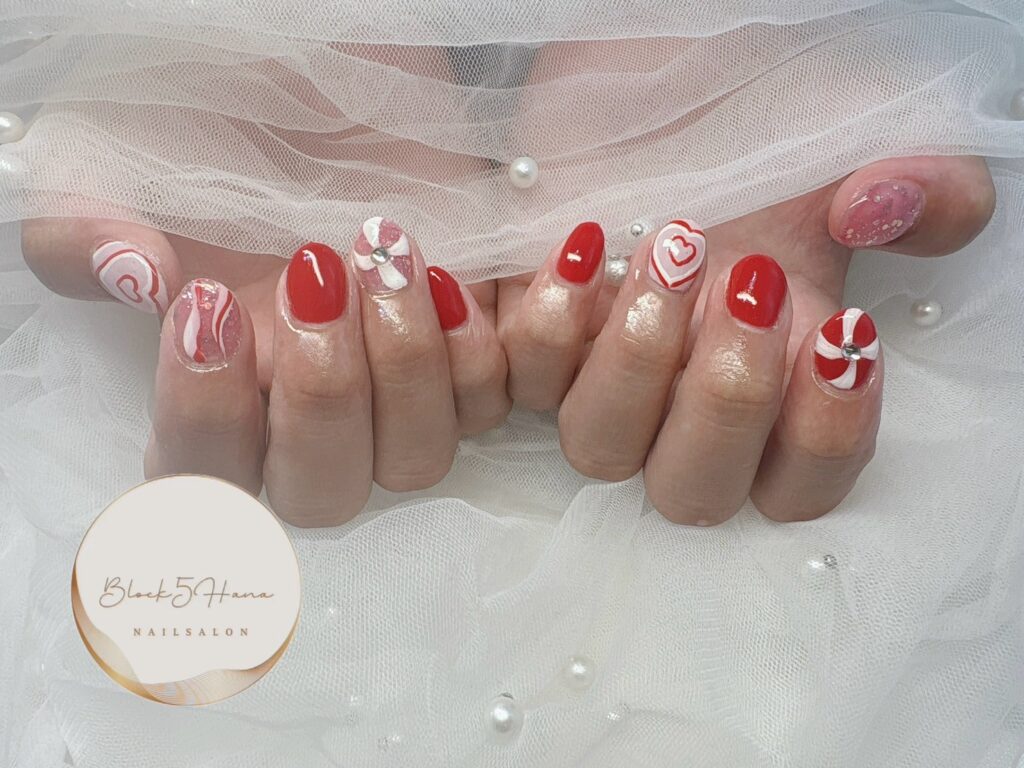 Nail No.3182【赤と白のハートネイル】