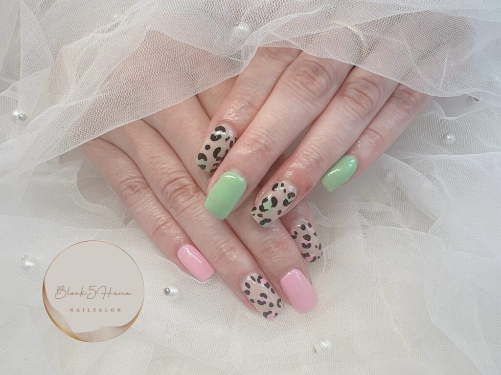 Nail No.3207【パステルカラーのレオパード】