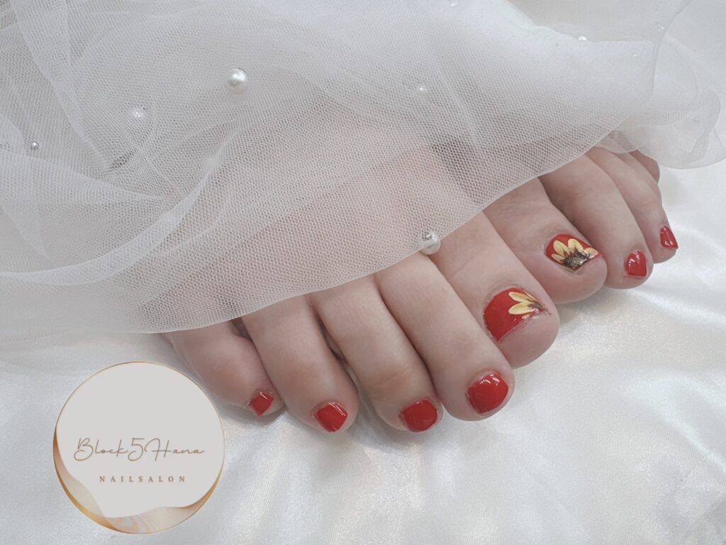 Nail No.3241【ひまわりのフットネイル】
