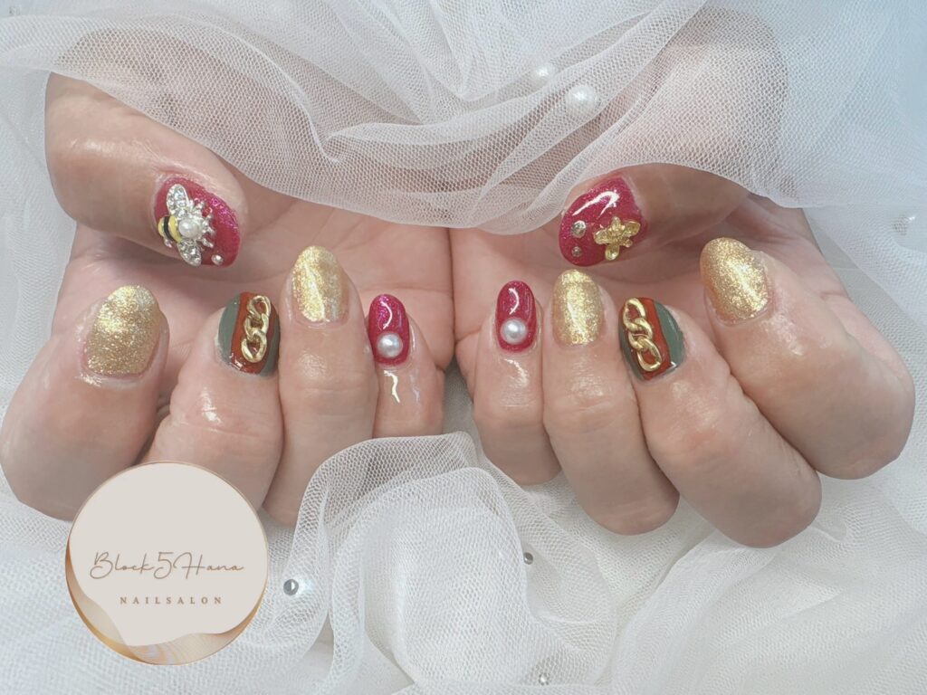 Nail No.3242【華やかカラーのはちネイル】