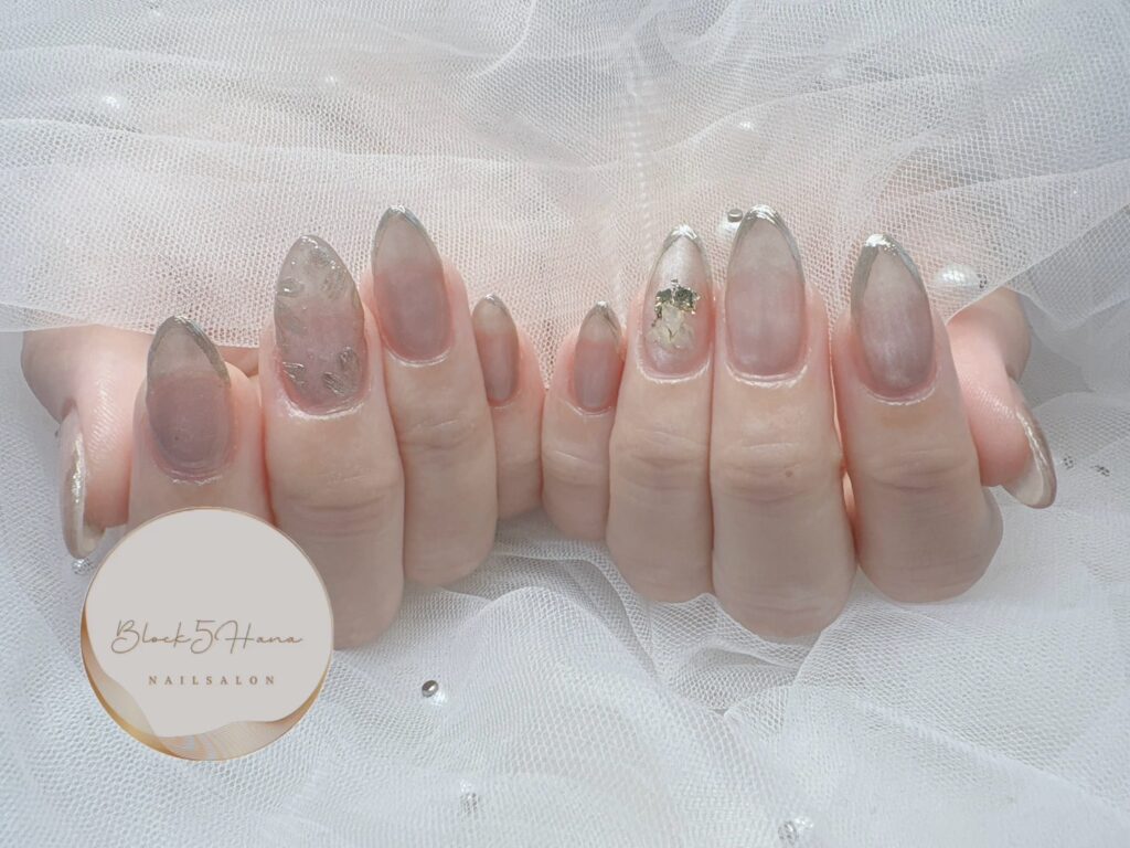 Nail No.3243【すりガラスのようなマグネットネイル】