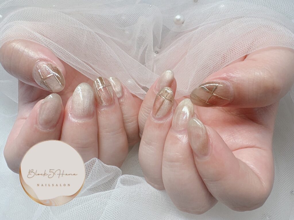 Nail No.3269【ミラーラインのニュアンスネイル】