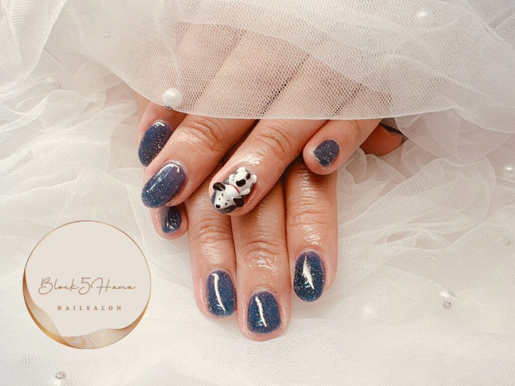 Nail No.3346【ネイビーベースのスヌーピーネイル】