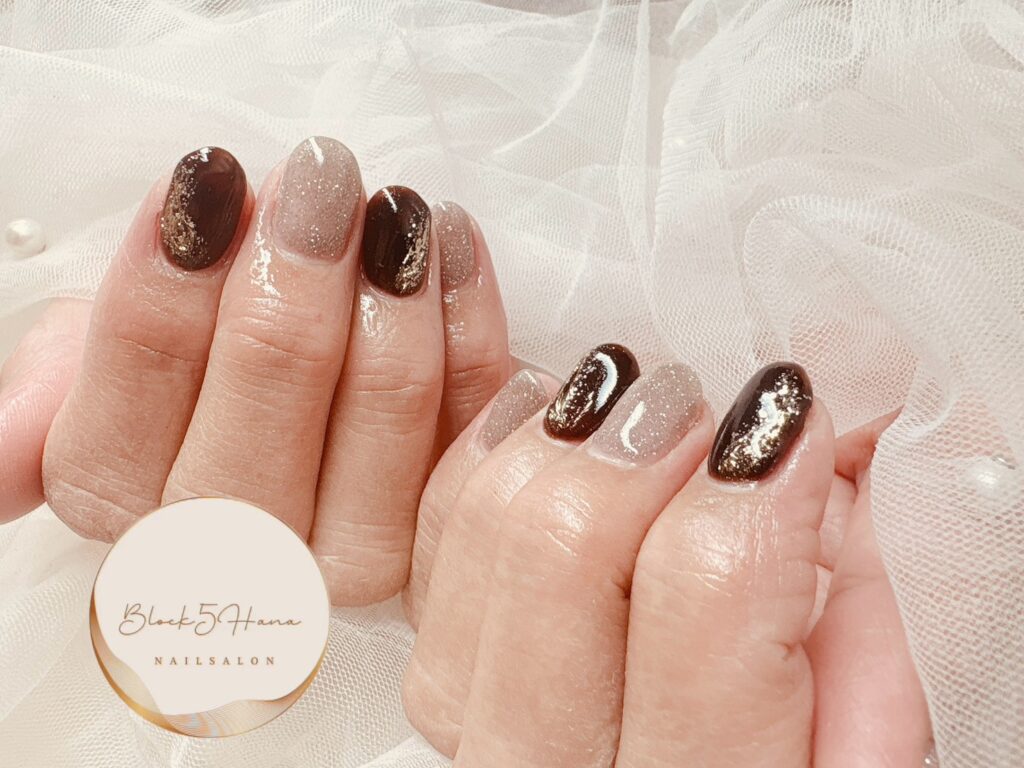 Nail No.3464【シンプルながらラメがきらめく大人ネイル】