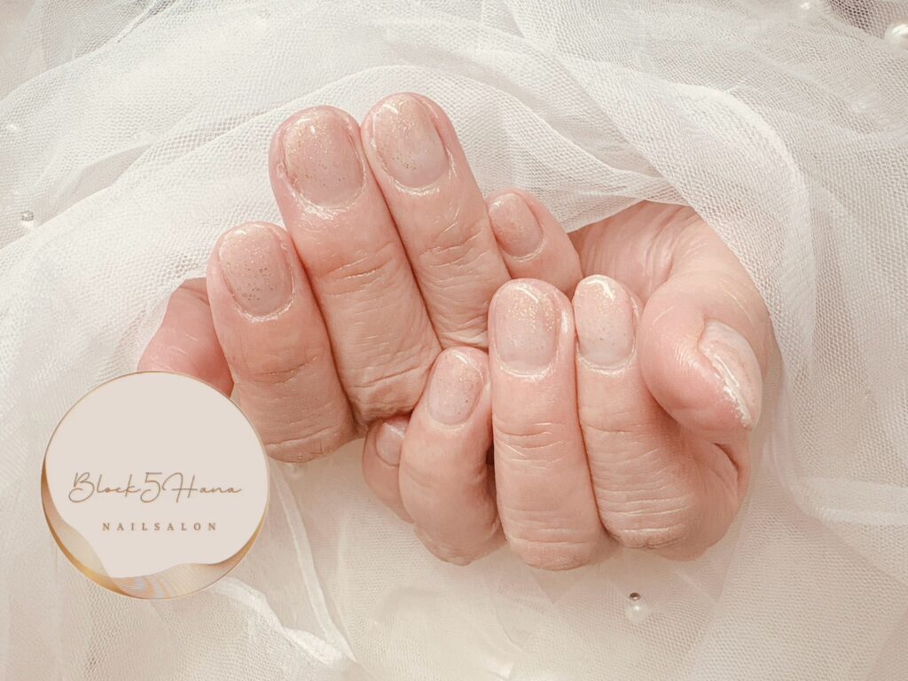 Nail No.3513【スキンカラーとこっそりラメのシンプルネイル】