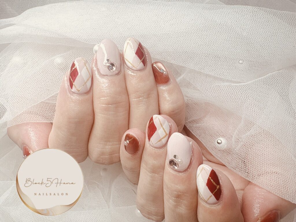 Nail No.3547【赤と茶のアーガイルネイル】