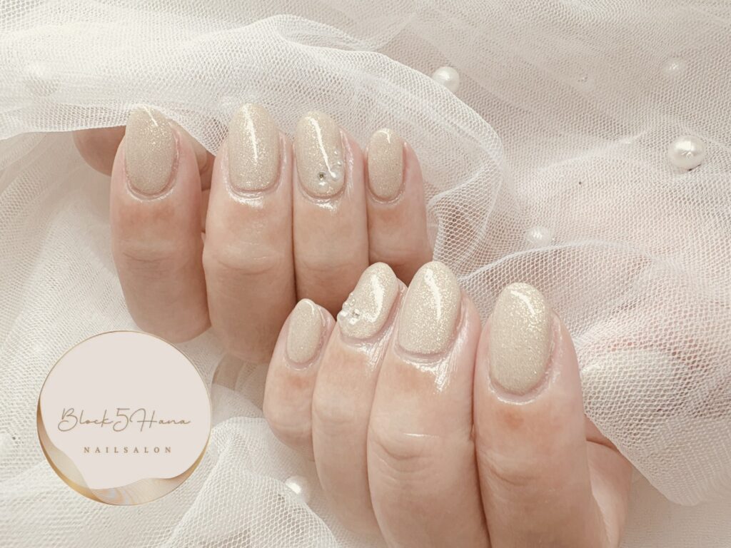 Nail No.3585【絶妙なきらめきのシンプルネイル】
