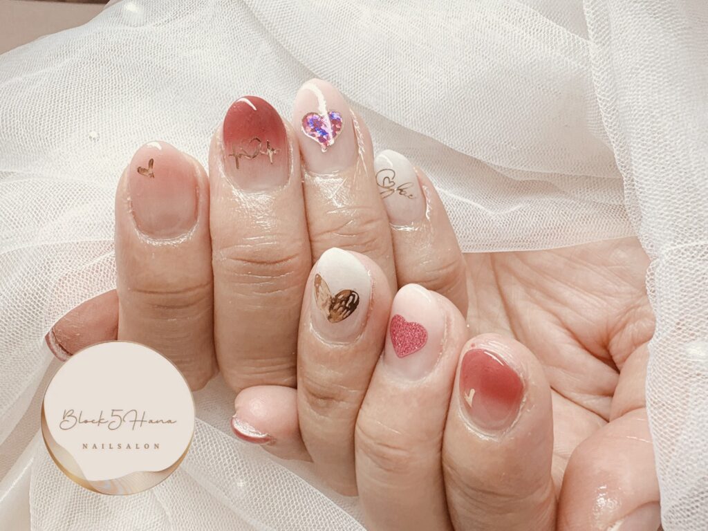Nail No.3590【いろいろなハートたくさんのネイル】