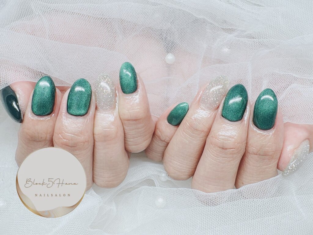 Nail No.3712【クリア×グリーン マグネット】