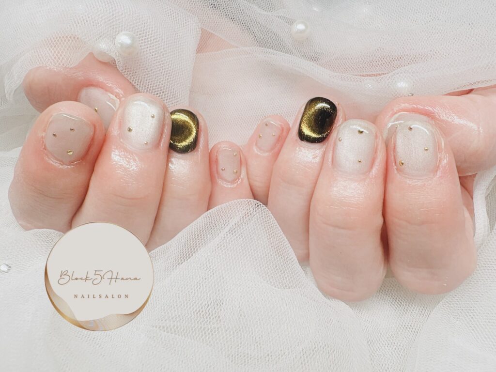 Nail No.3747【三日月のようにきらめくマグネットネイル】