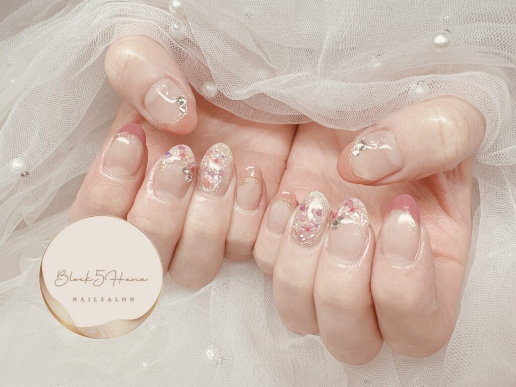 Nail No.3837【押し花を押しらったフレンチネイル】