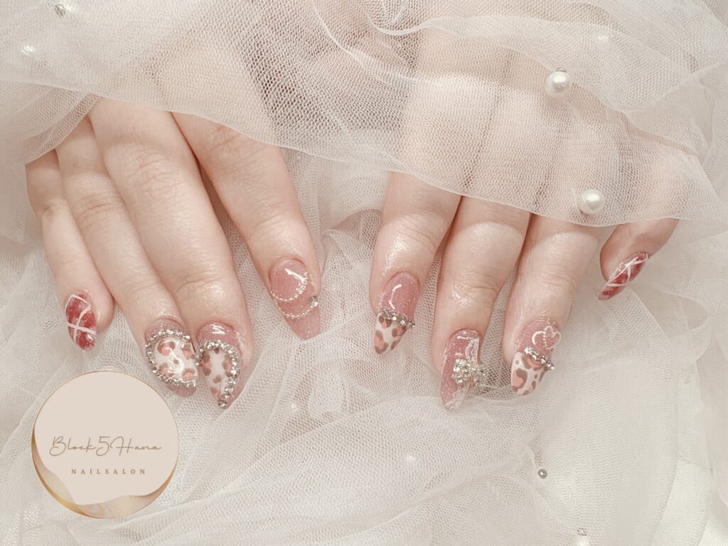 Nail No.3875【ビジューで華やかに レオパードネイル】