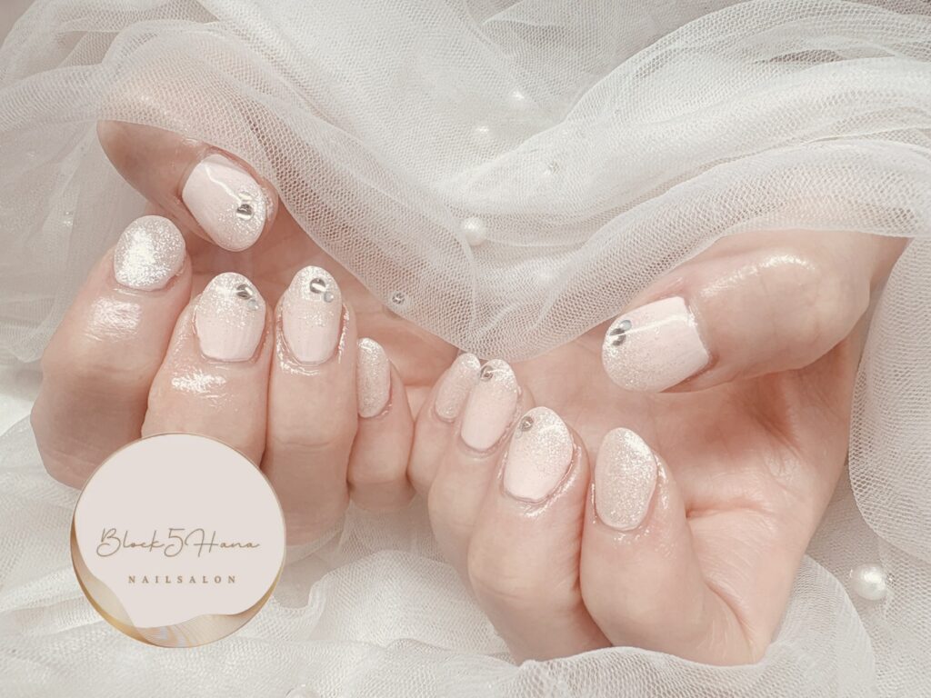 Nail No.3922【シンプルなビジューネイル】