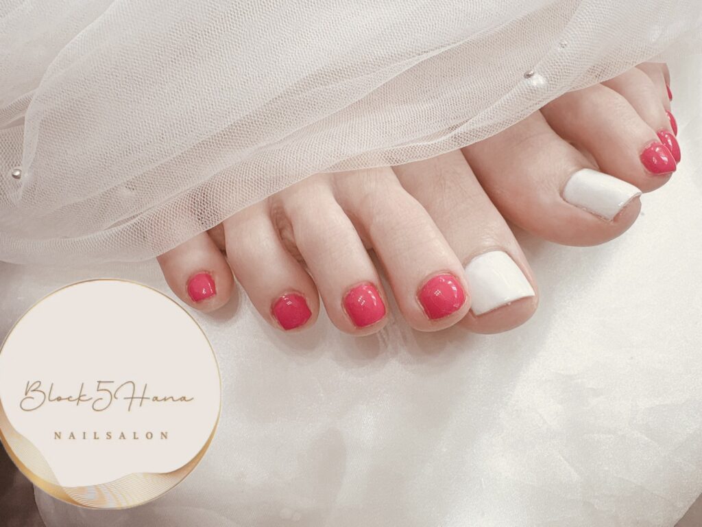 Nail No.3984【シンプルなツートンフットネイル】