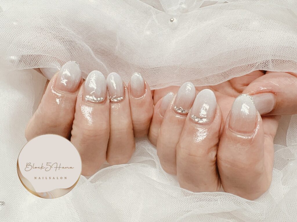 Nail No.4005【シンプルなビジューを使ったベイビーブーマ】