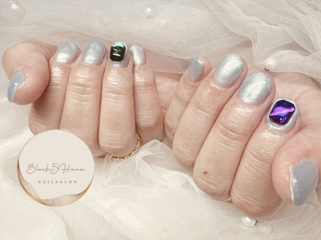 Nail No.4035【ポイントビジューのシンプルネイル】