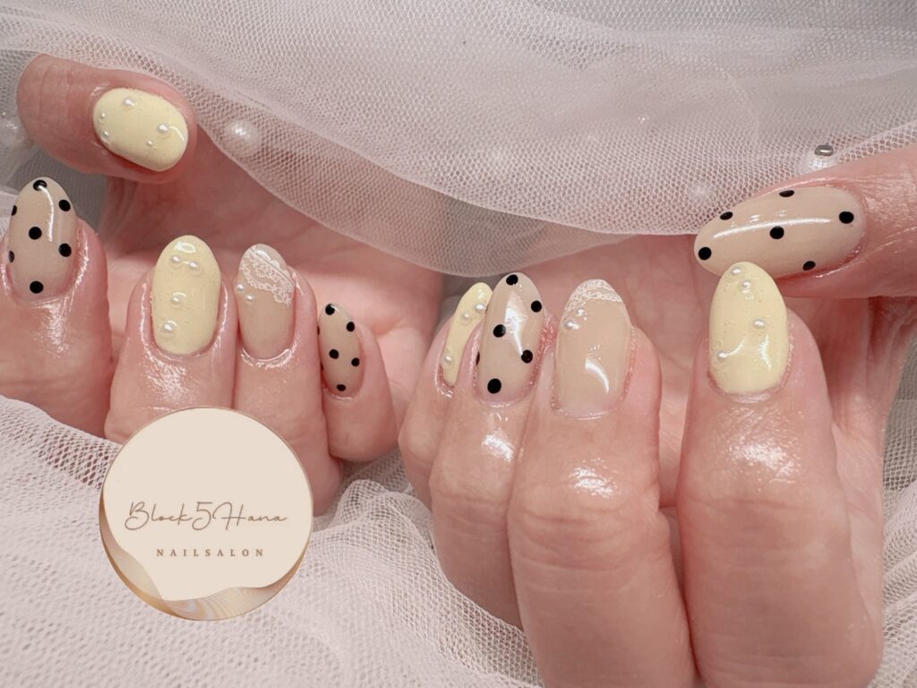 Nail No.4113【ドットとレースのガーリーネイル】