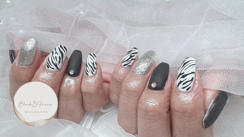 Nail No.4172【モノトーン ゼブラネイル】