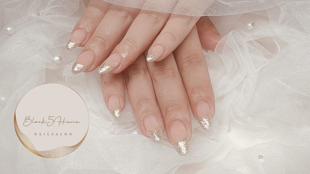 Nail No.4184【スキニーベースのラメフレンチ】