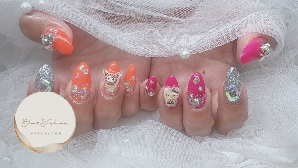 Nail No.4219【キティちゃんとネオンのネイル】