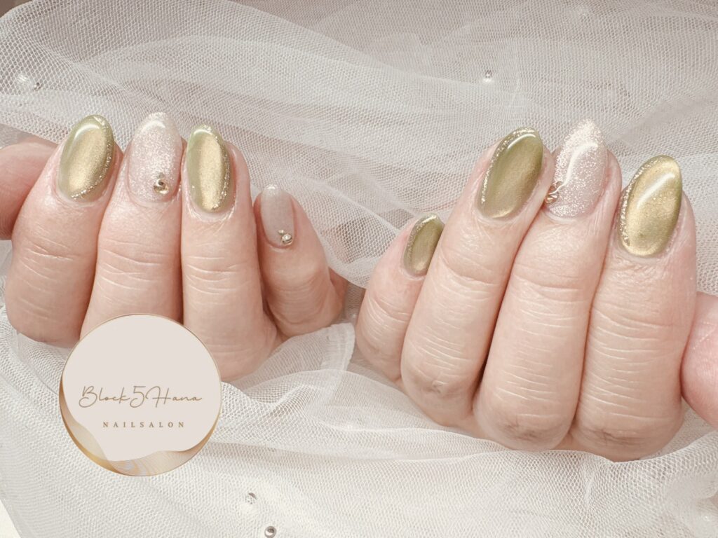 Nail No.4237【ラメラインが彩るマグネットネイル】