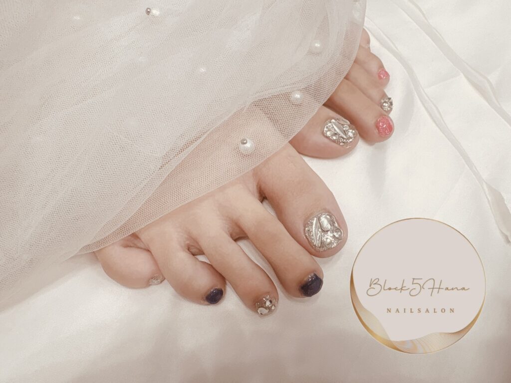 Nail No.4280【ビジューを詰めたフットネイル】
