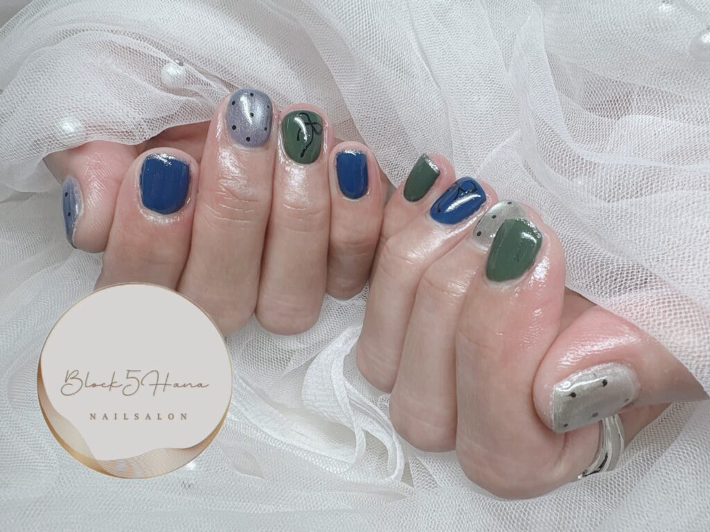 Nail No.4290【寒色でまとめたマグネット×ドット】