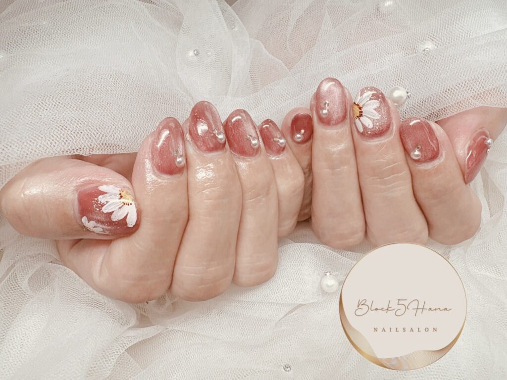 Nail No.4295【白いコスモスが咲くネイル】