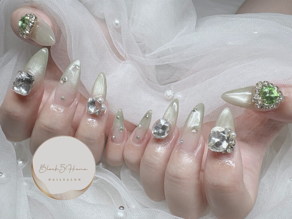 Nail No.4319【宝石のようなビジューとマグネットのネイル】