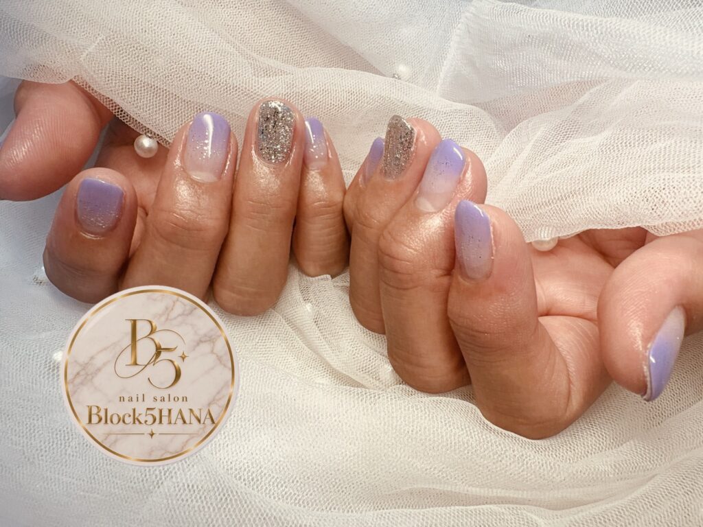 Nail No.4415【ラベンダーパープル×シルバーラメの上品なグラデーションネイル】