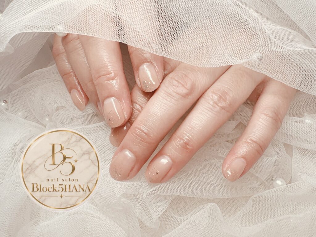 Nail No.4436【ナチュラルベージュ×さりげないラメの上品シンプルネイル】