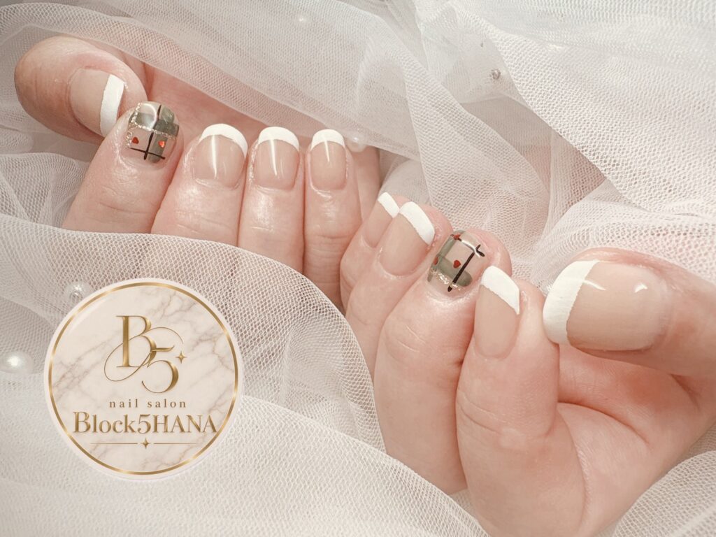 Nail No.4437【ホワイトフレンチ×チェック柄の上品ネイル】